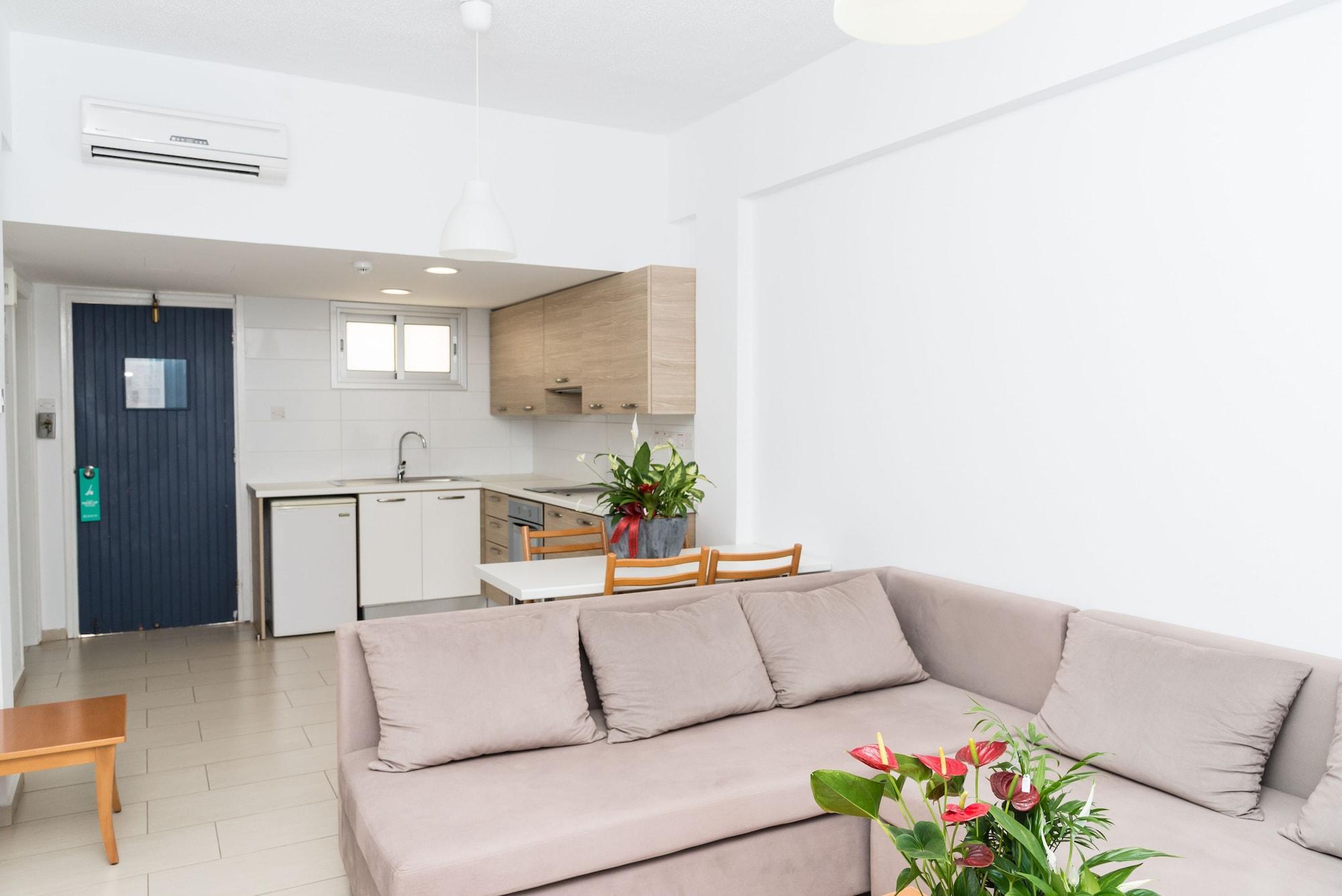Helios 2 Apartment Paphos Exterior photo