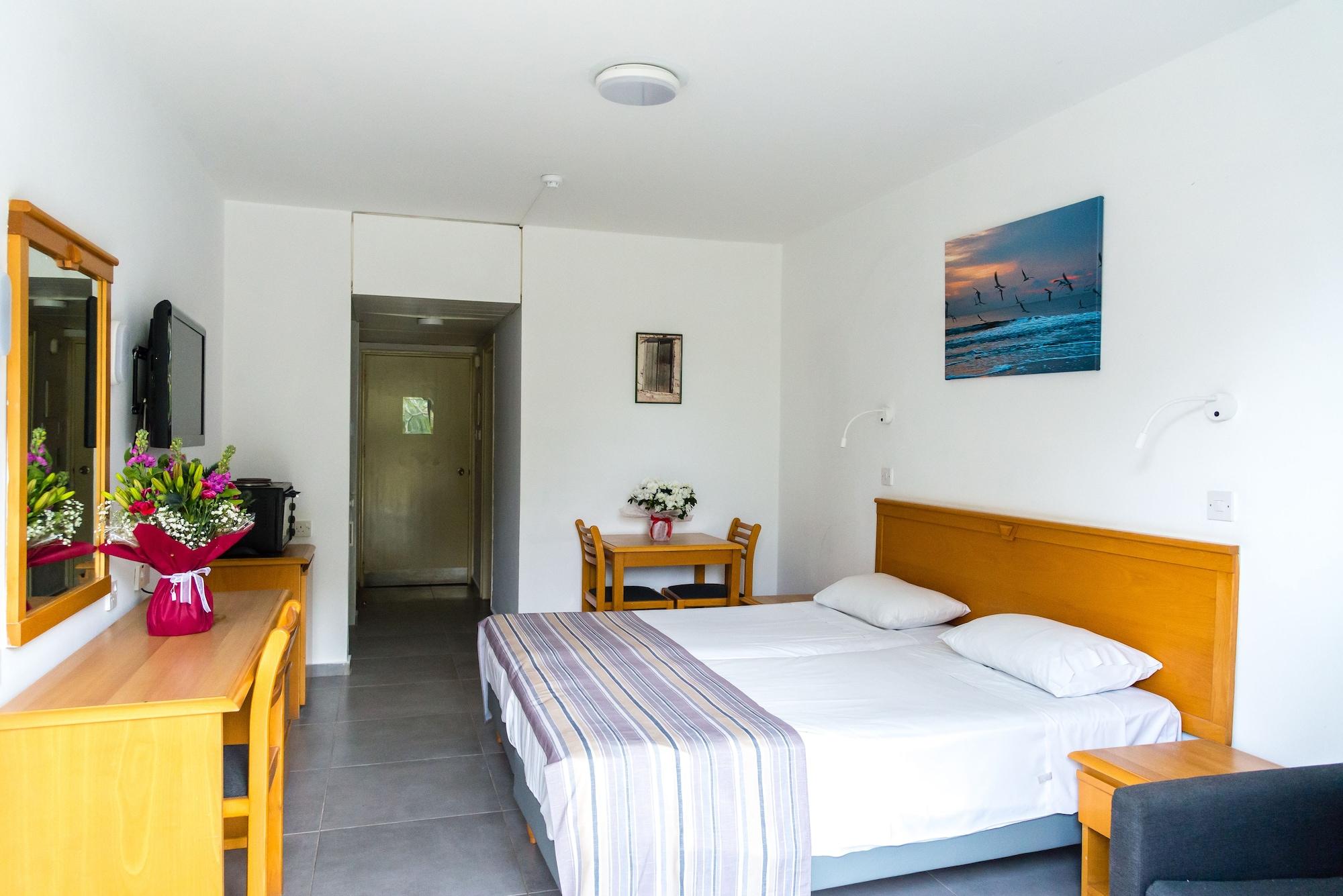 Helios 2 Apartment Paphos Exterior photo