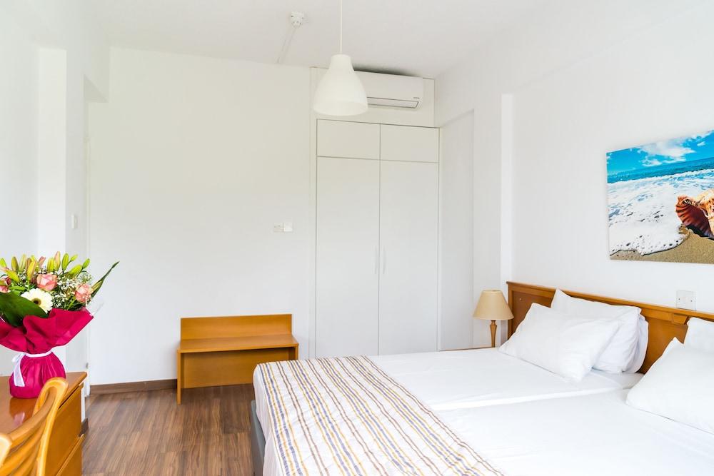 Helios 2 Apartment Paphos Exterior photo