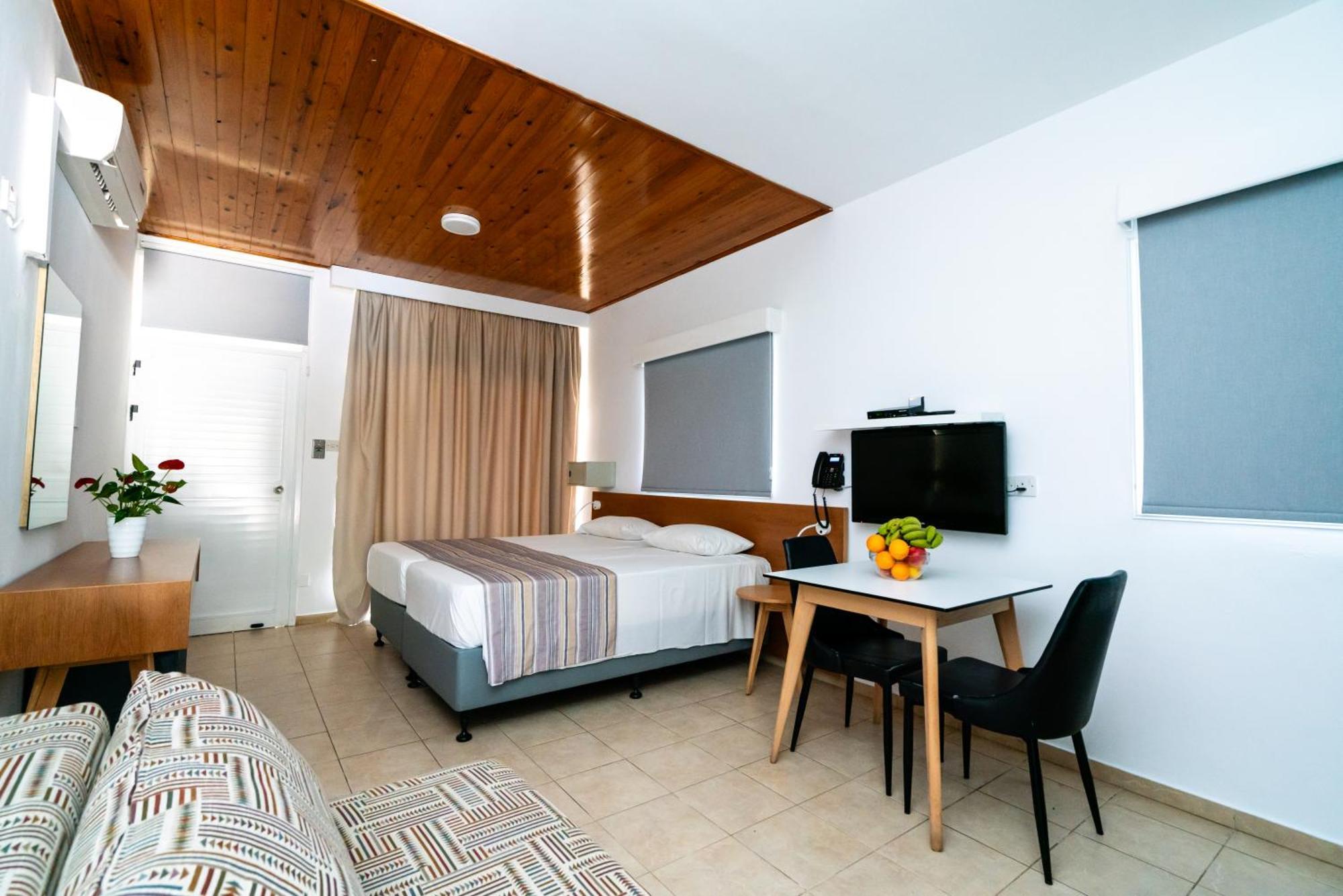Helios 2 Apartment Paphos Exterior photo