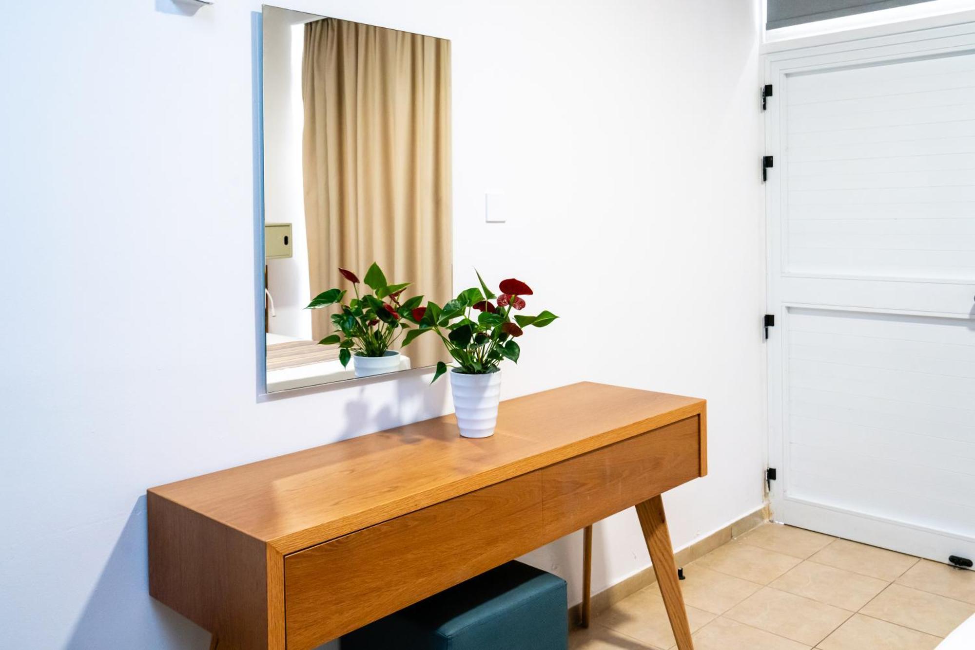 Helios 2 Apartment Paphos Exterior photo
