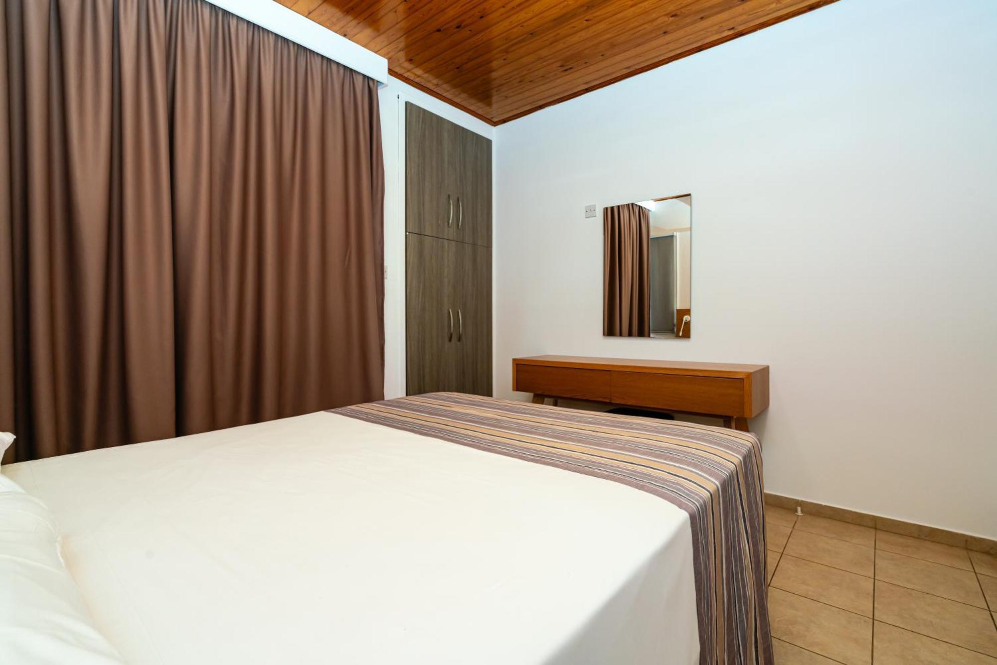 Helios 2 Apartment Paphos Exterior photo