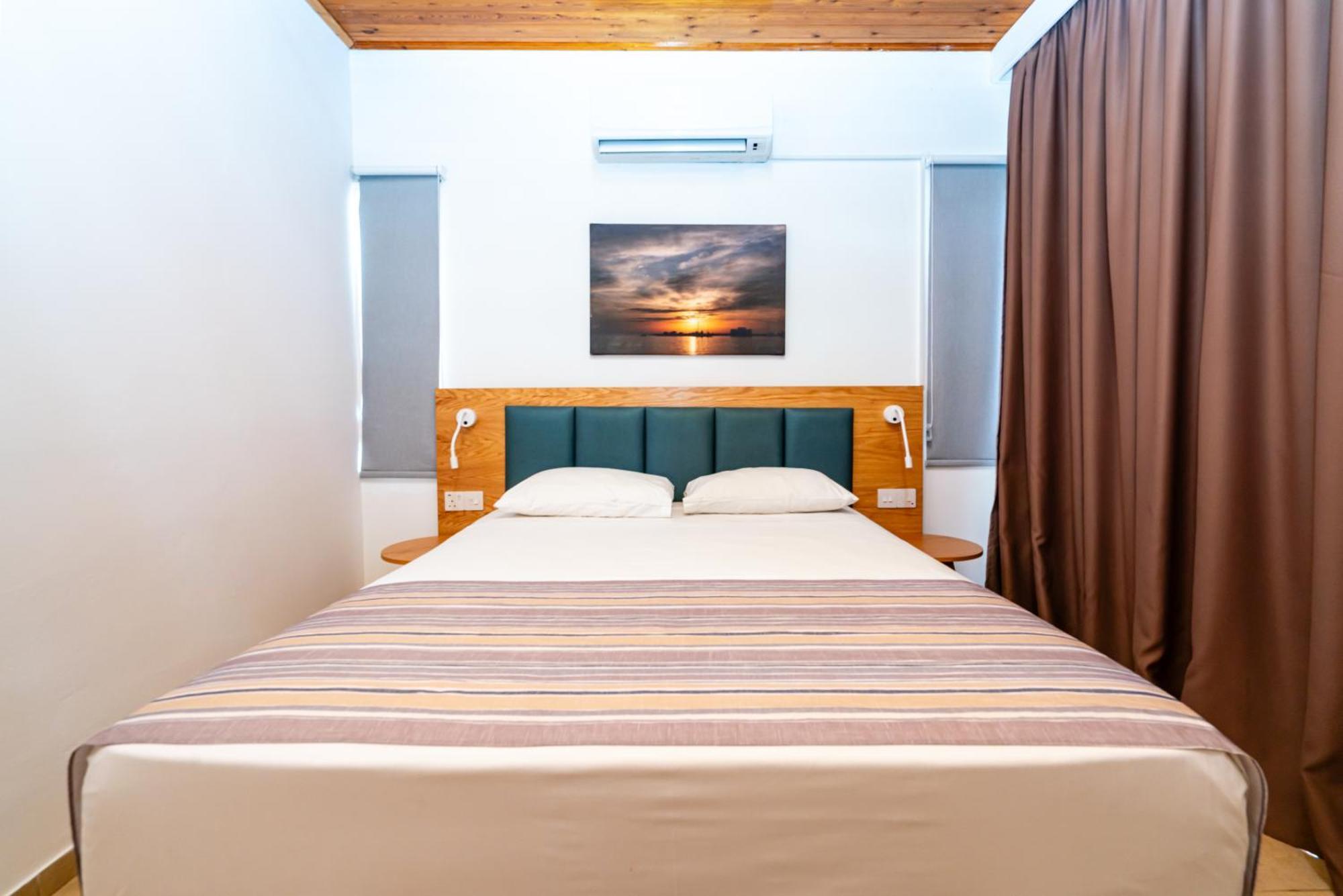 Helios 2 Apartment Paphos Exterior photo
