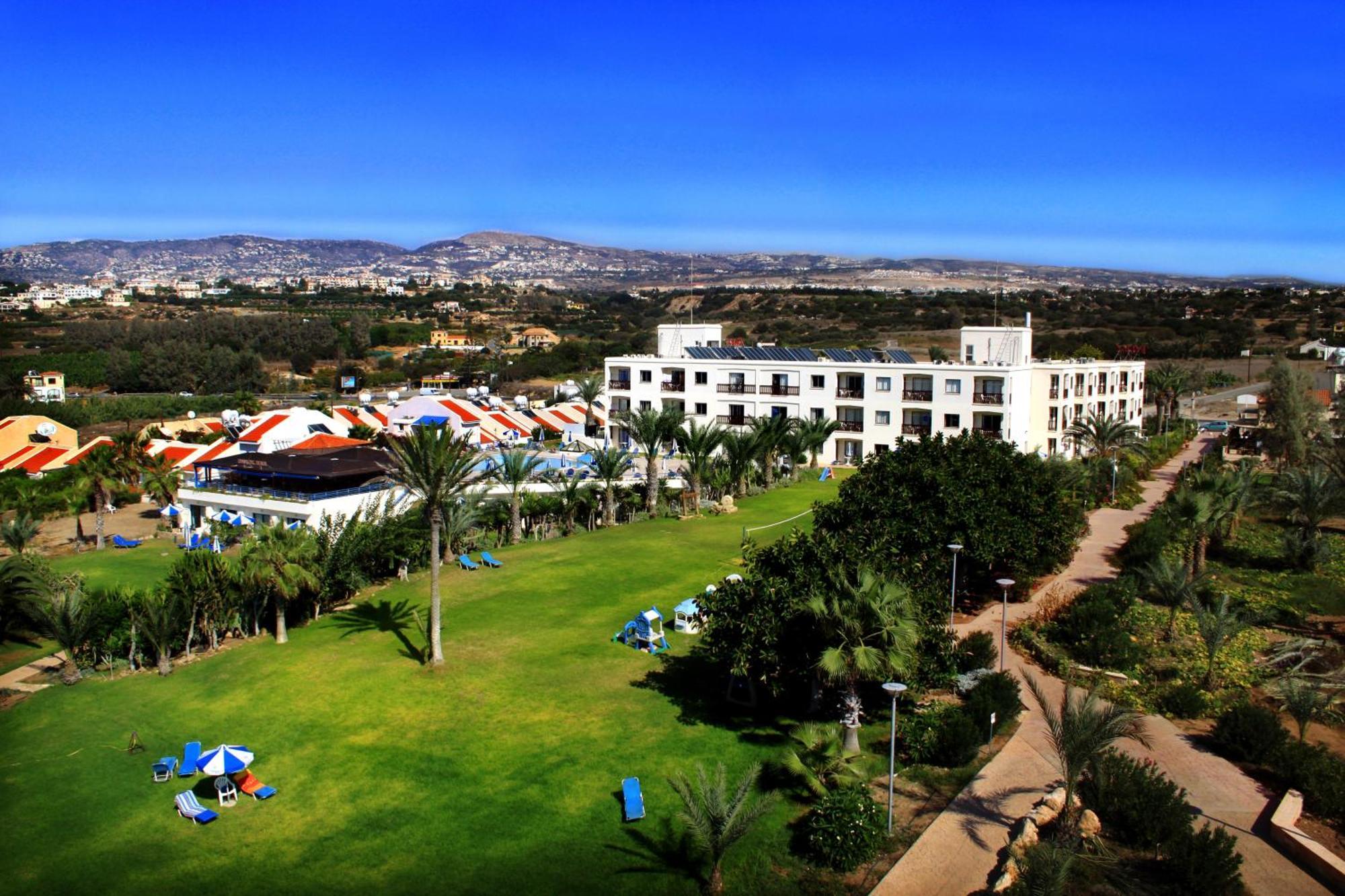 Helios 2 Apartment Paphos Exterior photo