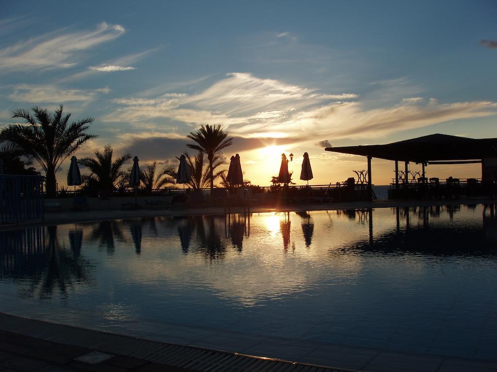 Helios 2 Apartment Paphos Exterior photo